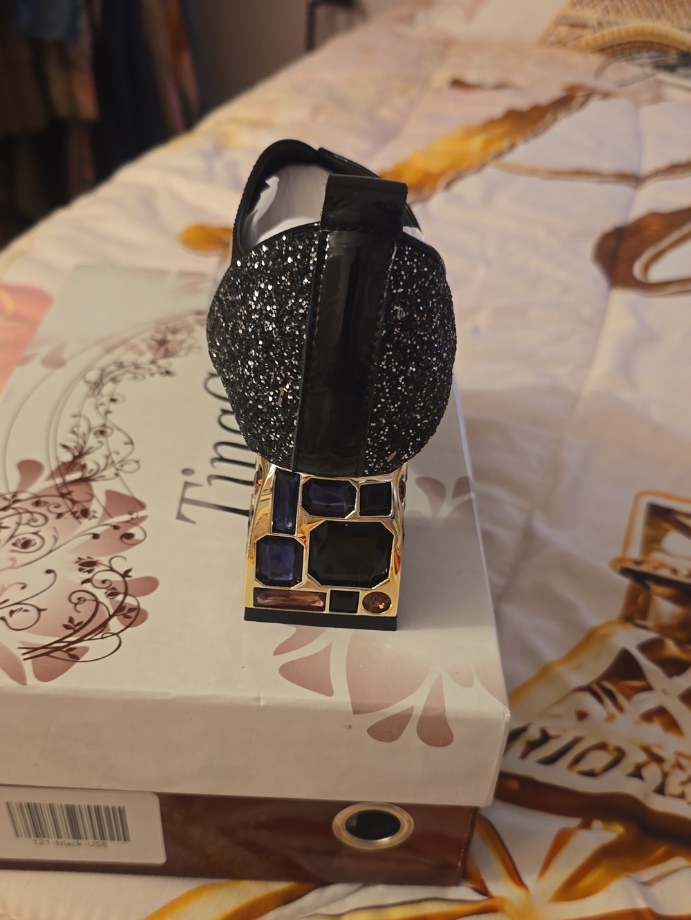 Shoes - Picture 2 of 7